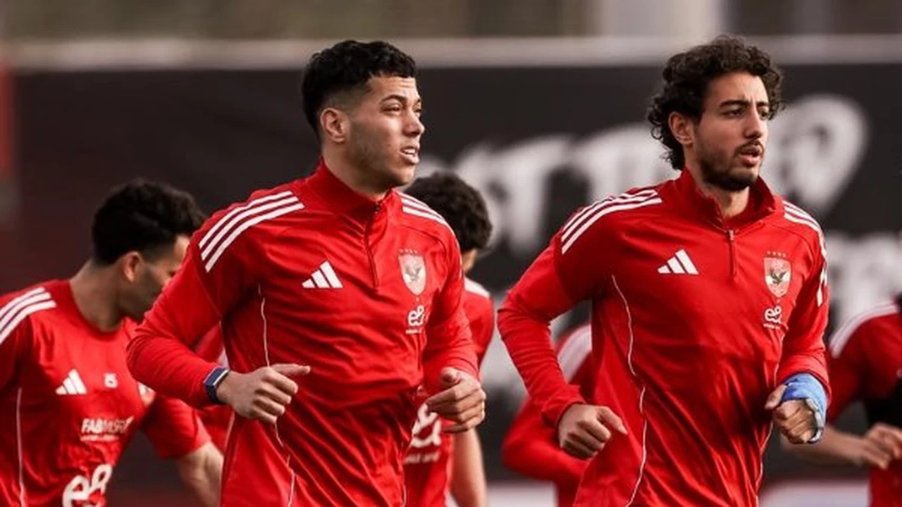 أصبح بيد الآخرين.. ماذا يحتاج الأهلي للتتويج بلقب الدوري؟